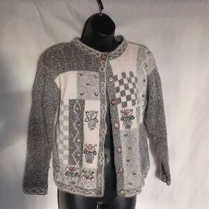 ID distinctions vintage gray silk/angora blend sweater w/embroidered flowers M